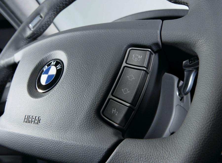  BMW Hydrogen 7 2006 года  (фото 11 из 73)